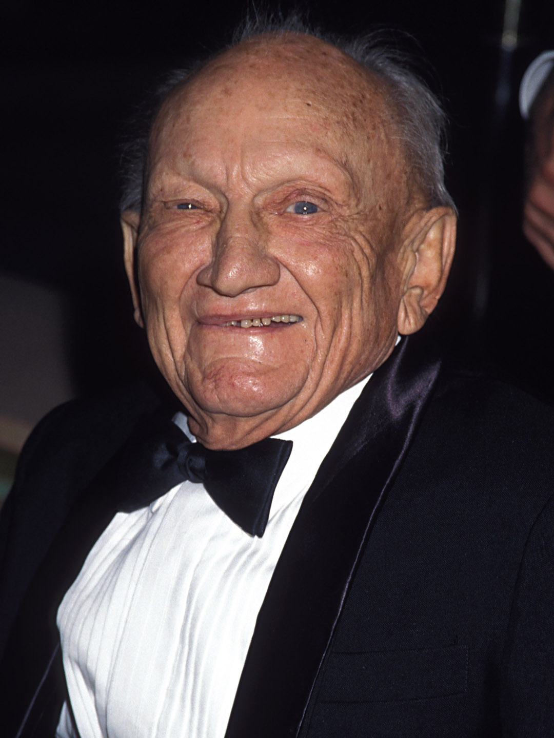 How tall is Billy Barty?